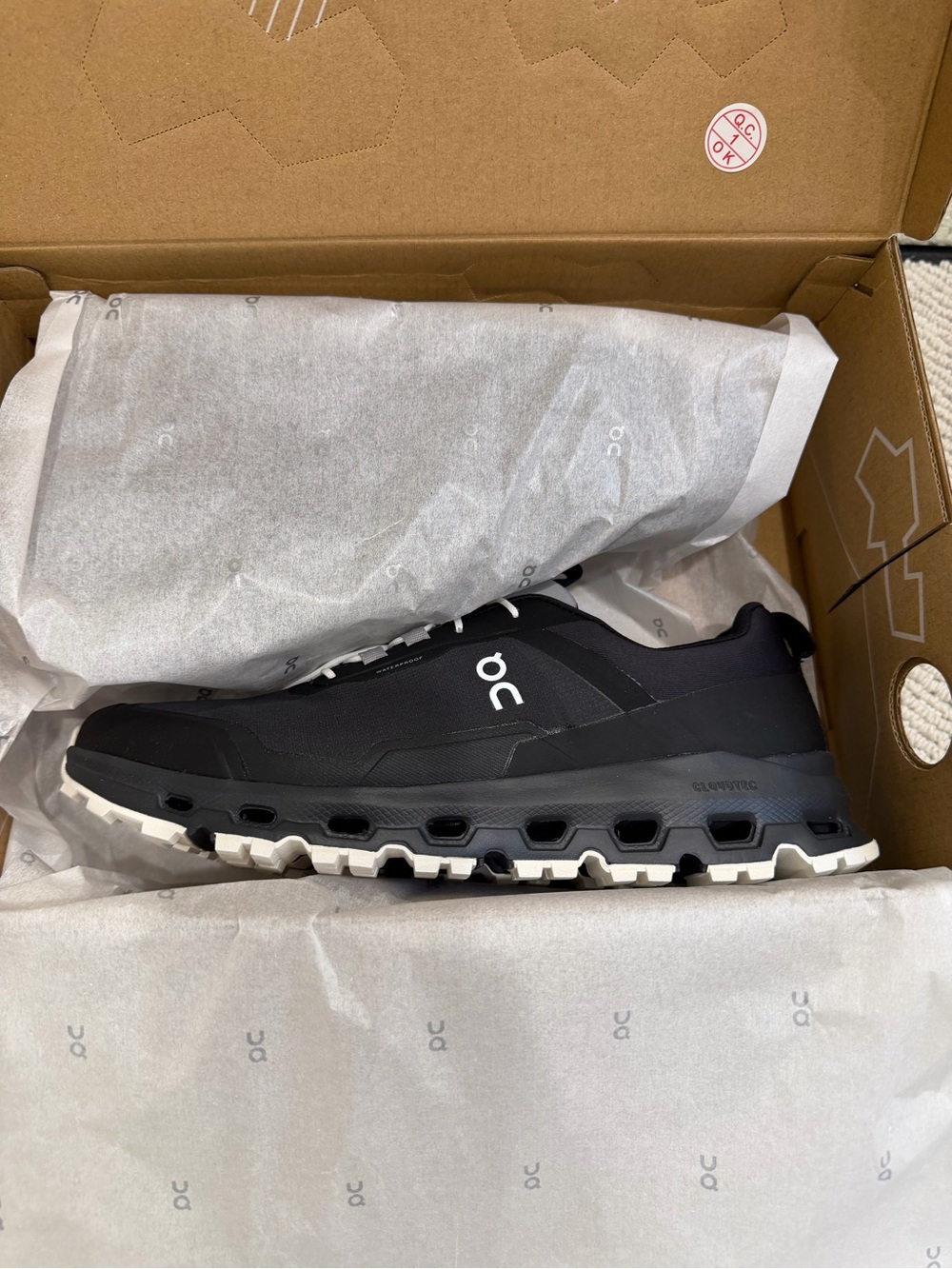 On Running Cloudhero Waterproof Shoe - Big Kid - Black/White